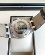 爱彼皇家橡树系列15315BC.OO.D005CR.01 全球限量100枚 白金材质 39mm 女皇杯限量 参考公价1050000 店内现货11年原始极品全套 好价 可遇不可求 