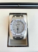 爱彼皇家橡树系列15315BC.OO.D005CR.01 全球限量100枚 白金材质 39mm 女皇杯限量 参考公价1050000 店内现货11年原始极品全套 好价 可遇不可求 
