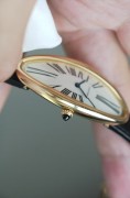 法国人骨子里的优雅浪漫  在这款表里具象化  Cartier 卡地亚浴缸   手动机械    玫瑰金