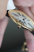 法国人骨子里的优雅浪漫  在这款表里具象化  Cartier 卡地亚浴缸   手动机械    玫瑰金