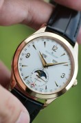 库存品未使用 全套带发票 积家大师 Q1552520 39MM 自动机械 18K玫瑰金 专柜定价179000元  原装表带未使用 赠送一副双面鳄鱼皮表带