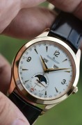 库存品未使用 全套带发票 积家大师 Q1552520 39MM 自动机械 18K玫瑰金 专柜定价179000元  原装表带未使用 赠送一副双面鳄鱼皮表带