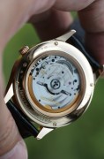 库存品未使用 全套带发票 积家大师 Q1552520 39MM 自动机械 18K玫瑰金 专柜定价179000元  原装表带未使用 赠送一副双面鳄鱼皮表带