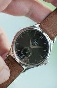萧邦 LUC CHOPARD L.U.C系列161860 限量1860枚第94枚 表径36.5mm，18K白金表壳表扣，整表66克。小三针，日期显示，Cal.3.96自动机械机芯，3.96代表萧邦的高级制表工艺，也是瑞士简洁功能款自动表的最高技术的代表之一，微型偏心雕花22K金珍珠舵和鹅颈微调同时兼备，正面简洁、背面有料，内外兼修。