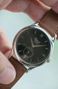 萧邦 LUC CHOPARD L.U.C系列161860 限量1860枚第94枚 表径36.5mm，18K白金表壳表扣，整表66克。小三针，日期显示，Cal.3.96自动机械机芯，3.96代表萧邦的高级制表工艺，也是瑞士简洁功能款自动表的最高技术的代表之一，微型偏心雕花22K金珍珠舵和鹅颈微调同时兼备，正面简洁、背面有料，内外兼修。