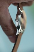 萧邦 LUC CHOPARD L.U.C系列161860 限量1860枚第94枚 表径36.5mm，18K白金表壳表扣，整表66克。小三针，日期显示，Cal.3.96自动机械机芯，3.96代表萧邦的高级制表工艺，也是瑞士简洁功能款自动表的最高技术的代表之一，微型偏心雕花22K金珍珠舵和鹅颈微调同时兼备，正面简洁、背面有料，内外兼修。