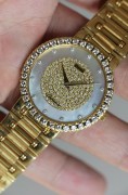 伯爵G0A09856  18k黄金 表径34mm 自动机械表  整表93克  表盘表盘原镶钻石  腕周190mm以内任意调节  类似款原价60万左右 这款钻石更大  全原装现货好价出