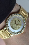 伯爵G0A09856  18k黄金 表径34mm 自动机械表  整表93克  表盘表盘原镶钻石  腕周190mm以内任意调节  类似款原价60万左右 这款钻石更大  全原装现货好价出