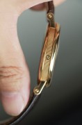 宝玑经典系列 7787BR/29/9V6 39mm表径，大明火珐琅白色表盘温润如玉，数字刻度清晰易读，蓝色优雅宝玑针，12点位大月相显示，动储指示，超薄设计，搭载背透自产591DRL自动上链机芯，折叠扣！专柜价280400 现好价 2016年全套附件 原始品