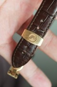 宝玑经典系列 7787BR/29/9V6 39mm表径，大明火珐琅白色表盘温润如玉，数字刻度清晰易读，蓝色优雅宝玑针，12点位大月相显示，动储指示，超薄设计，搭载背透自产591DRL自动上链机芯，折叠扣！专柜价280400 现好价 2016年全套附件 原始品