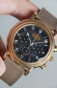 帕玛强尼Toric Chronographe计时腕表，双层滚花圈。只留给懂得、珍惜的朋友！表径39毫米，厚度只有8.8毫米，18K玫瑰金材质，表盘金质轨道圈罗马刻度，中央为纯手工玑镂工艺纹路精美绝伦，实心金自动陀。整枚腕表全部原装！