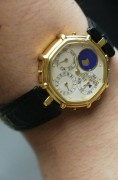 Gerald gents 尊达大师经典作品，八角型自动机械万年历，18K黄金材质，青金石当头月，多边形切割镜面，3到9点位表径31mm，相当圆形33mm表径，原装折叠扣，原始品98单表，原厂原装表带，价格很给力！