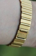 伯爵 POLO系列 型号15562C701 石英机芯 32mm表径单表 重130克多 腕周180mm以上
