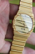 伯爵 POLO系列 型号15562C701 石英机芯 32mm表径单表 重130克多 腕周180mm以上