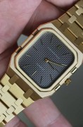 国内唯一最大号 爱彼皇家橡树 Jumbo 6005BA Audemars Piguet Royal Oak Jumbo Square 6005BA 表径41X32mm 整表148克 腕周185mm以上 大号全金带的国内唯一流通 从业十几年没见谁卖过 产量非常少