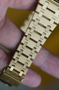 国内唯一最大号 爱彼皇家橡树 Jumbo 6005BA Audemars Piguet Royal Oak Jumbo Square 6005BA 表径41X32mm 整表148克 腕周185mm以上 大号全金带的国内唯一流通 从业十几年没见谁卖过 产量非常少