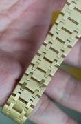 国内唯一最大号 爱彼皇家橡树 Jumbo 6005BA Audemars Piguet Royal Oak Jumbo Square 6005BA 表径41X32mm 整表148克 腕周185mm以上 大号全金带的国内唯一流通 从业十几年没见谁卖过 产量非常少