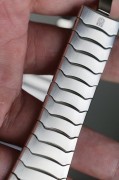 亨利慕时 疾速者6201-1200 2024年最新款极光绿 隐藏式签名LOGO 机芯做了升级 更具机械设计美学 流线性设计灵感来源于高速列车 像跑车里的布加迪圆润流畅前卫  40mm表径 72小时动储 120m防水 公价191000 佩戴舒适 休闲运动 24年10月全新未使用