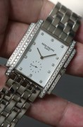百达翡丽 Gondolo钢德罗系列5025/1G-001 18K白金原镶钻  Cal.215机芯手动机械机芯稳定性很好 百达翡丽长期在用  男女通吃 表径30X38mm 相当圆形38mm表径  全长205mm腕周  可拆卸表节调节长度  表耳处也可以拆卸 可以换皮带  刚做好机芯保养  专柜之前定价大概45万  整表148克多  单表 现货好价出