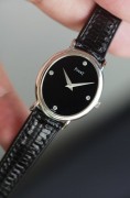 伯爵 PIAGET 女表 18K白金 手动机械 玛瑙面 钻时刻度 表径27X24mm 上手很优雅