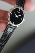 伯爵 PIAGET 女表 18K白金 手动机械 玛瑙面 钻时刻度 表径27X24mm 上手很优雅