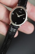 伯爵 PIAGET 女表 18K白金 手动机械 玛瑙面 钻时刻度 表径27X24mm 上手很优雅
