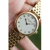 库存品未使用 百达翡丽 Patek Philippe 古典系列 型号7200/1R，表径34.6mm，2017年9月北京源邸购入，全套全长表带，一直闲置没戴过，后盖未打开，无打磨，180mm腕周，可拆卸表节调节长度，按道理是女表，但是喜欢小表径的男士也可以考虑，上手很舒适很服帖。Cal.240机芯工艺不用赘述，量产最好的自动两针机芯没有之一，机芯大小跟表壳尺寸完美配对，18K金宝玑字立体刻度，桃型指针，尽显古典优雅气质。原价350000，17年全套附件现货好价出。