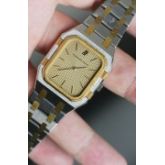 爱彼皇家橡树矩形腕表6005SA，单表，不锈钢间18K黄金材质，约1985年出品，Tapisserie金色格纹盘面，尺寸:38.5x29MM，180以上腕周，原始品95新以上，表带挺拔，照片拍不出实物质感，上手很好看很舒适。