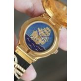宇舶 18K金金雕珐琅 限量7/30 18k金原钻 自动机械  表径36mm 造型感识别度拉满 三处大logo设计均为原镶钻石。翻盖可见，两种不同色调的蓝色珐琅代表蓝天与深海，整个表盘都是18K金雕琢然后填上珐琅料烧制，成品率很低，很耗时间，手工雕刻的纵横四海图寓意一帆风顺，有直挂云帆济沧海的气势。