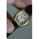 全套附件带发票 Cartier CPCP 卡地亚 CPCP 巴黎私人珍藏系列 Tortue Petit Modele 18k黄金  手动机械腕表 巴黎工坊作品   直径34x28mm 437MC雕花夹板 折叠表扣 表冠镶嵌蓝宝石  2008年全套附件 原始品99新 表带还是原厂原装很新 巴黎私人珍藏系列的附件比较特别 是大木盒